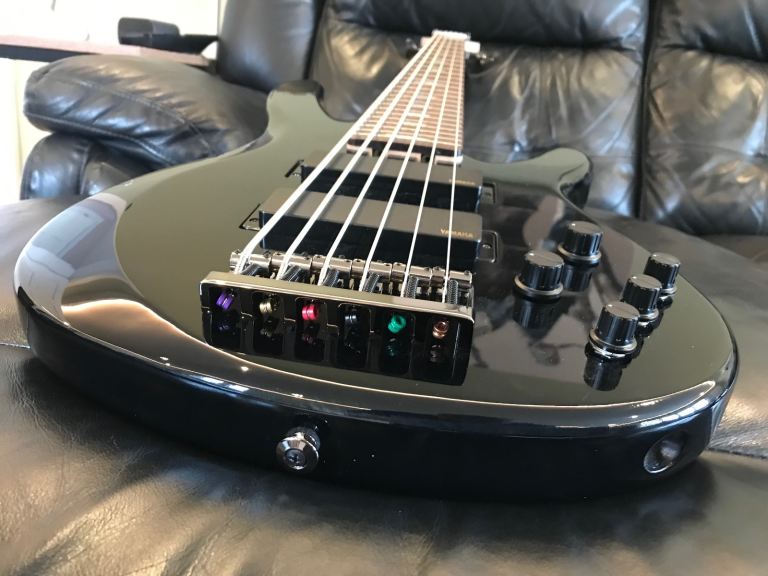 Yamaha TRB1006J 6 string bass guitar - Translucent Black, amazing bass 🙌
