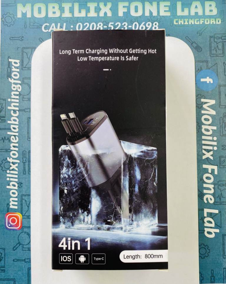 4 in 1 Retractable Car charger with lightning and Type C Cable Voltage DisplayWith USB/USB-C Ports