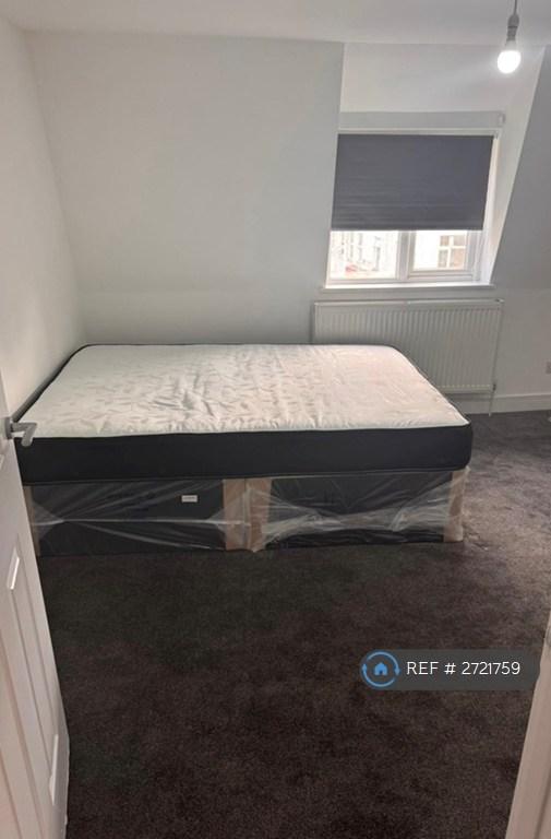 2 bedroom flat in Fore Street, London, N18 (2 bed) (#2721759)