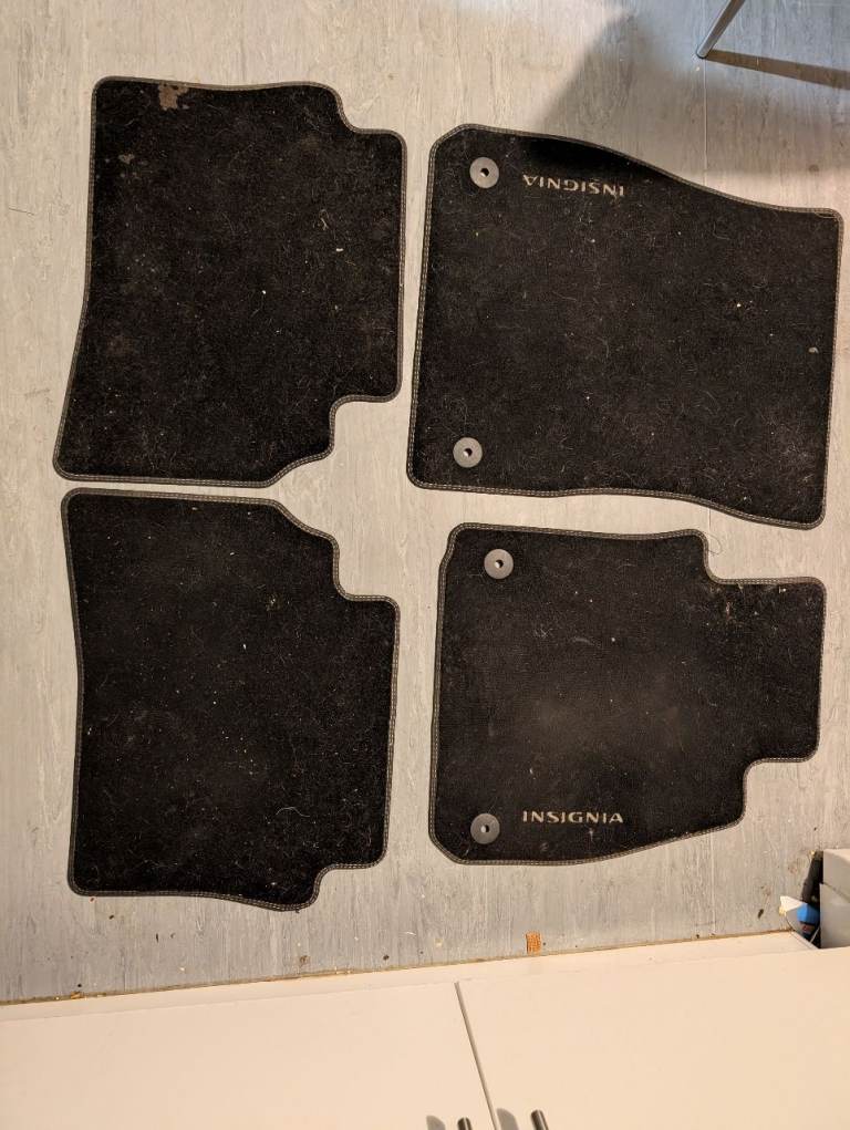 GENUINE VAUXHALL INSIGNIA ESTATE  SET 4 FRONT REAR   BLACK CARPET FLOOR MATS