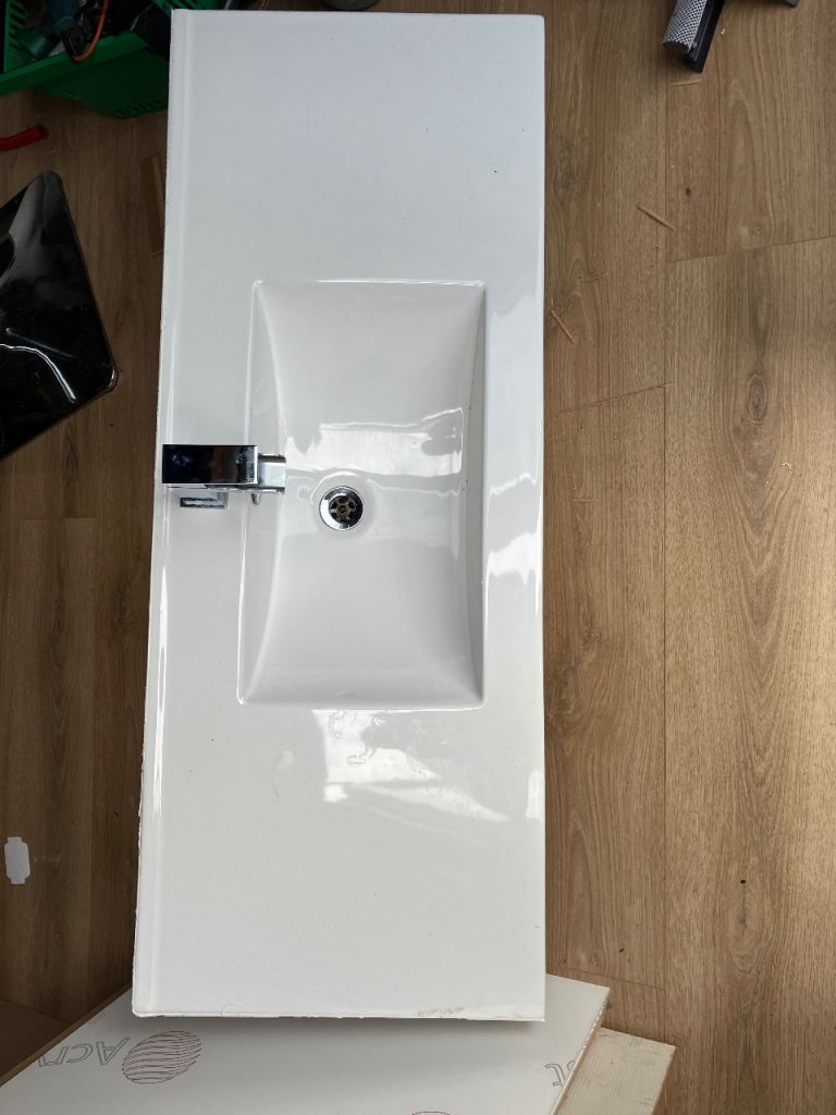 White Ceramic Bathroom Sink with Tap and Hoses – Good Condition