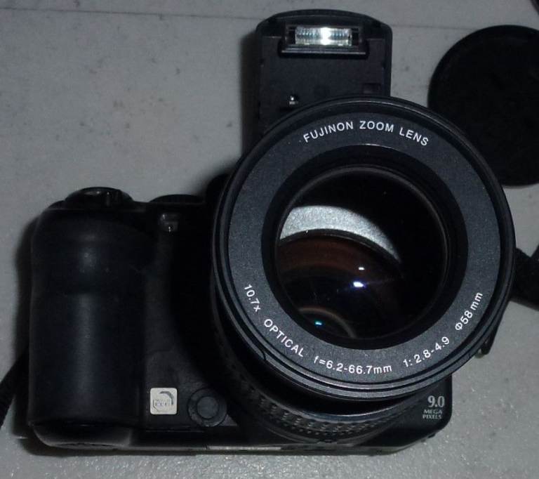 Fuji S9500 Digital Camera, spares or repair.