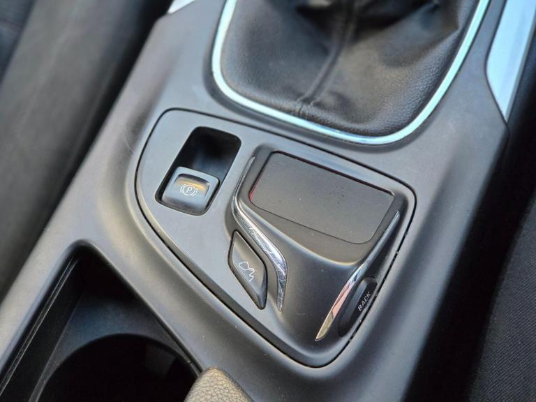 2013 Vauxhall Insignia 2.0 CDTi ecoFLEX Design Nav 5dr [Start Stop] HATCHBACK DIESEL Manual