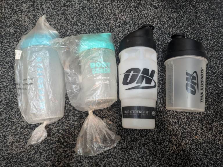 Pack of 4 protein shakers. Brand new. 2x optimum nutrition brand.