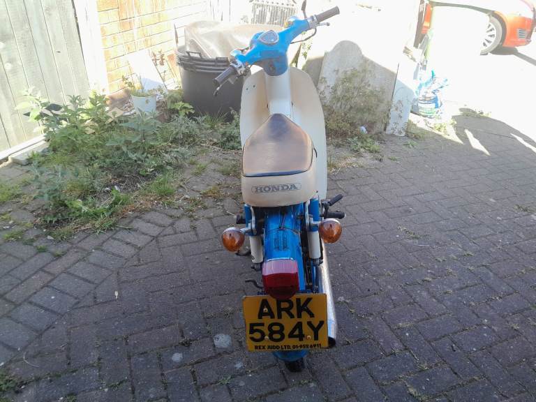 Honda Cub 50,  2 x Honda Caren