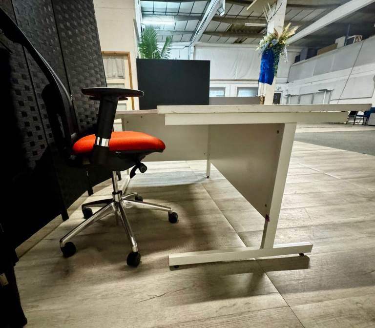 7x Second hand Lshape desk White 140cm x 120cm £85 each Left return only!!!