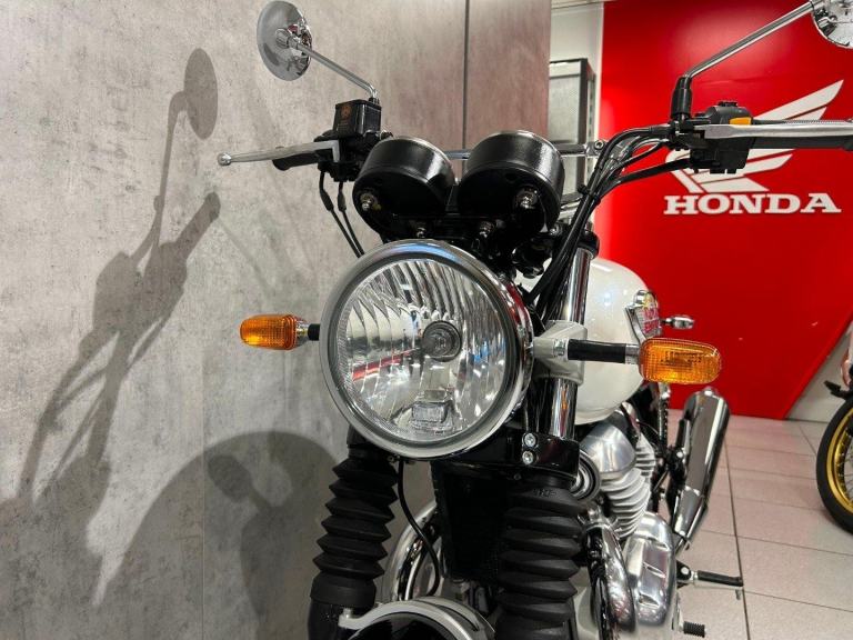 2024 Royal Enfield Interceptor 650 - 1886 miles - 1 OWNER! - STUNNING!