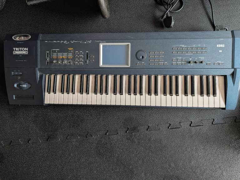 Korg Triton Extreme 61-Key Music Workstation/Sampler