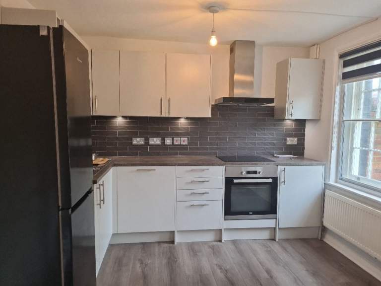 1 Bed Flat with study/dressing room, South Street, RG1