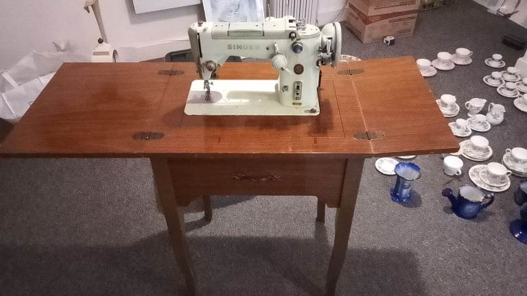 Vintage Singer Sewing Machine with original Wooden Cabinet Table
