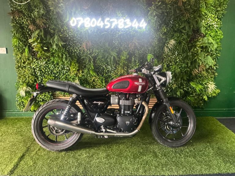 Triumph street twin