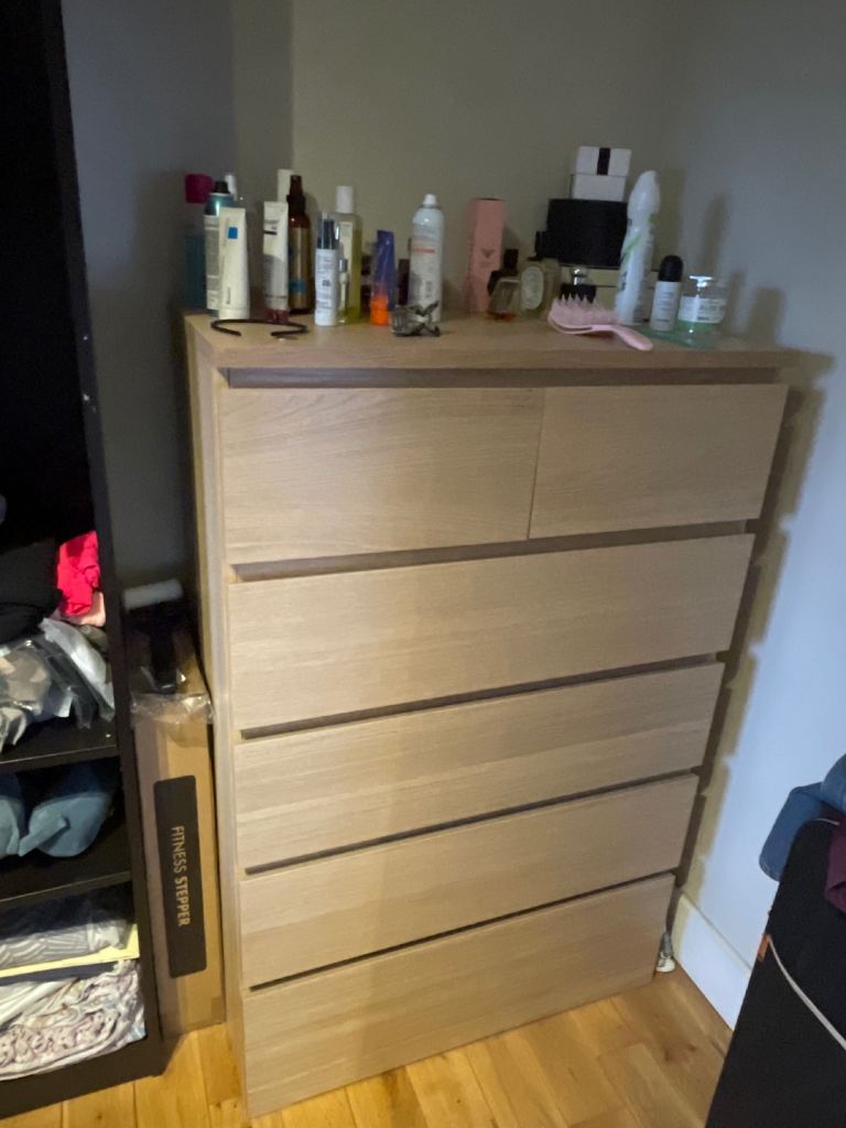 Chest of drawers