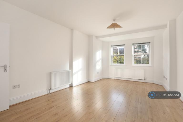 1 bedroom flat in Gordon Road, London, W5 (1 bed) (#2686583)