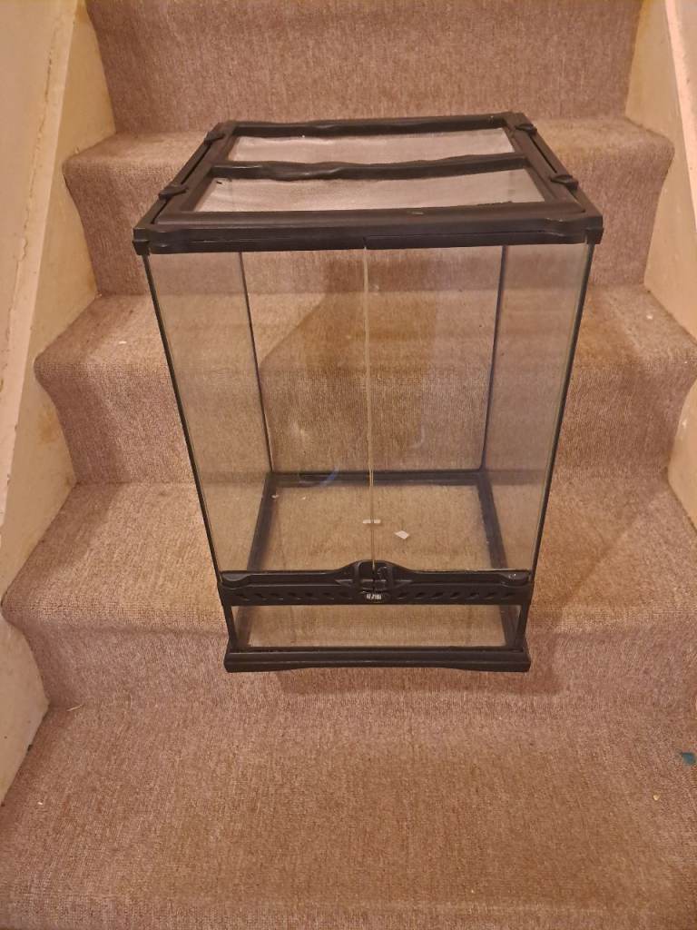 Exo terra arboreal solid glass terrarium/enclosure with fully working lock and all lid clips 