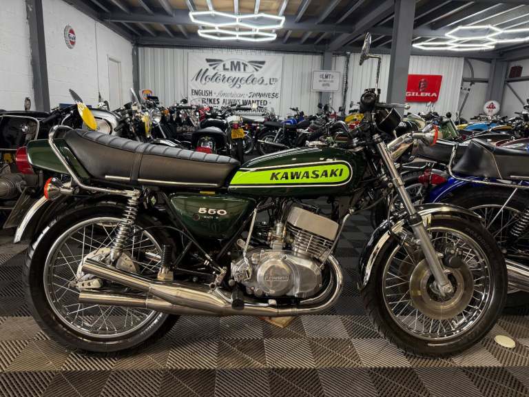 Allen Millyard Build – 1977 KAWASAKI KH550 four, classic two stoke, outstanding
