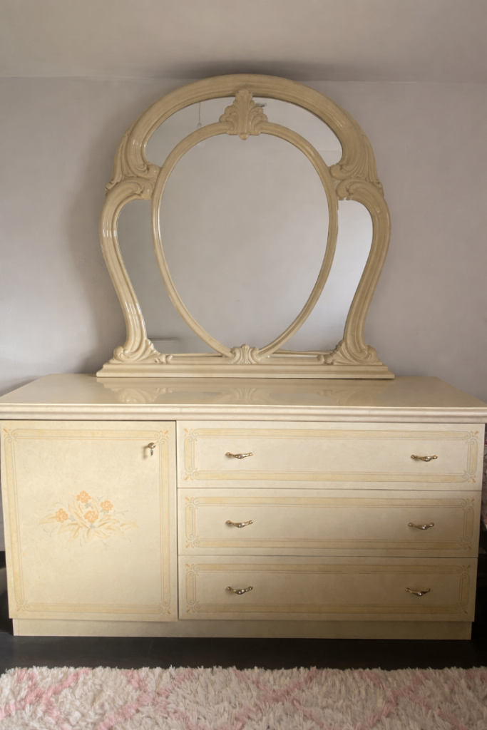 Cream Bedroom Furniture Set with Dresser, Mirror & Bedside Table