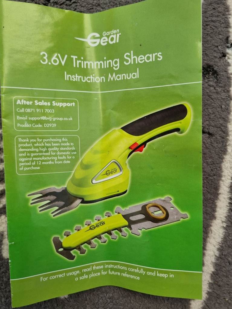 Garden Gear 3.6V Trimming Shears with Charger and Blades