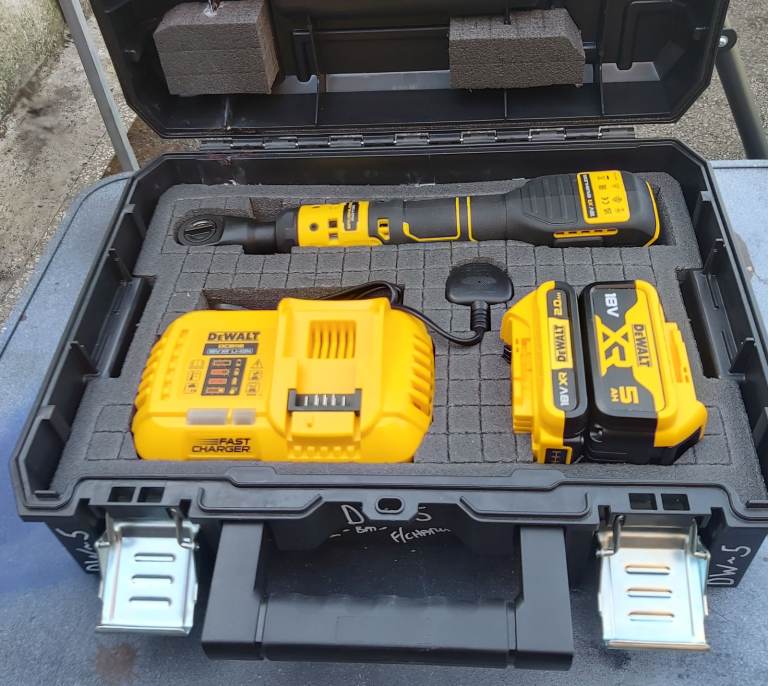 Dewalt dcf512 1/2" 18v ratchet and x2 batteries all brand new unused