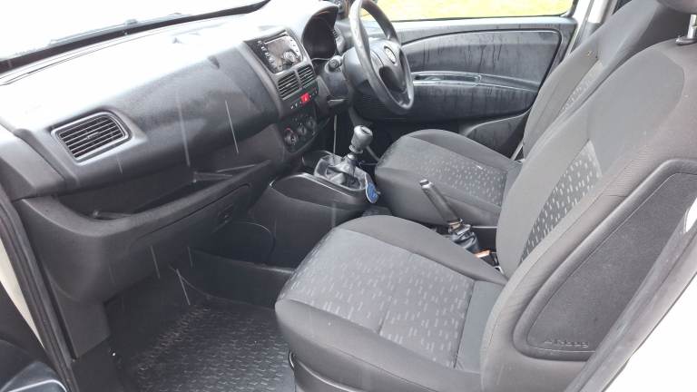 67 REG VAUXHALL COMBO 1.6 CDTI L2H1 LWB EURO 6