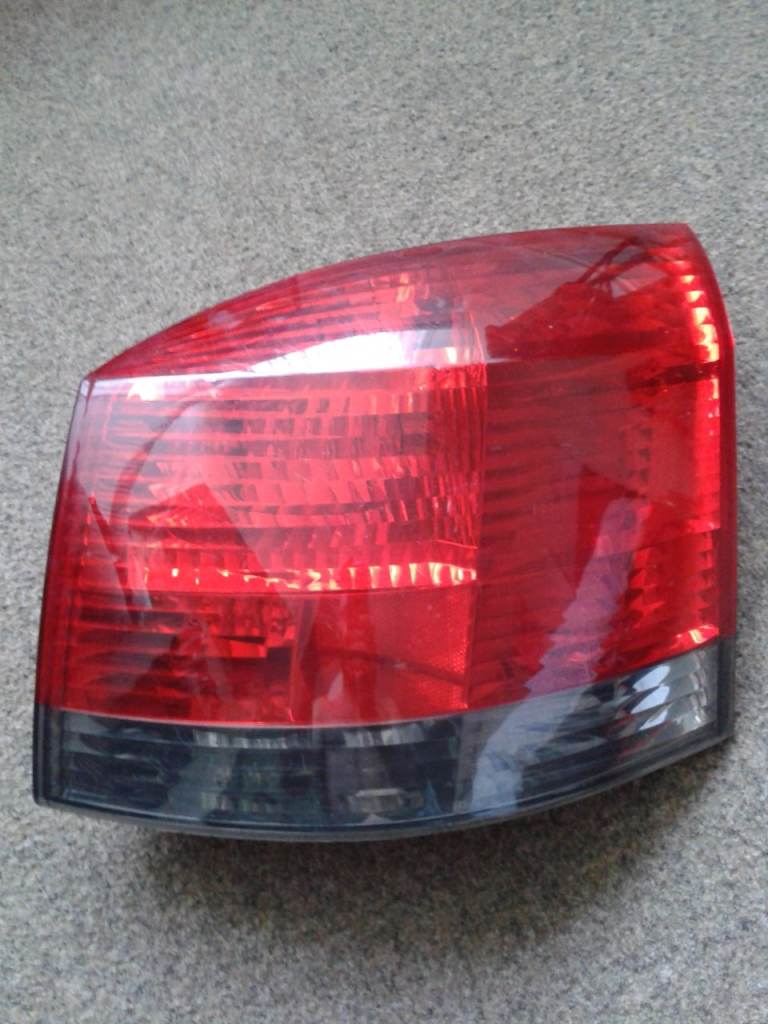 Vauxhall Signum Estate Models 2003 - 2009 Drivers Side / Off Side / Right Hand Side Rear Tail Light