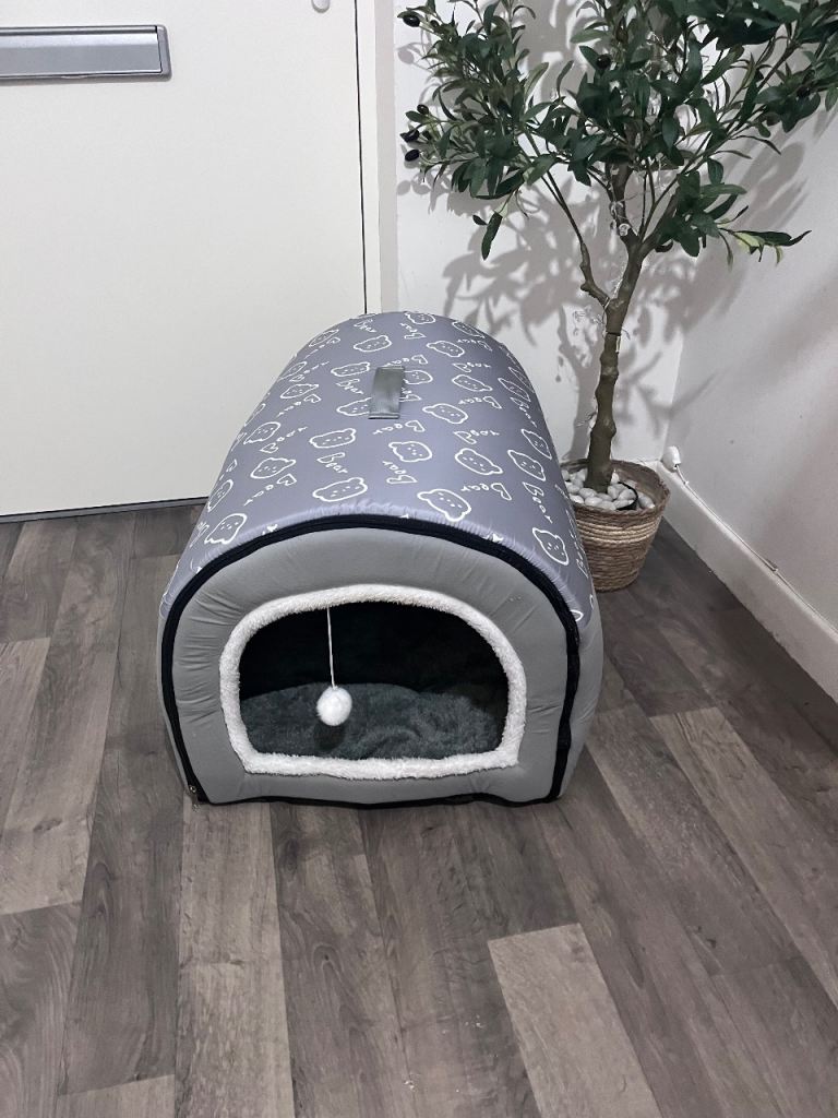 Pet bed never used