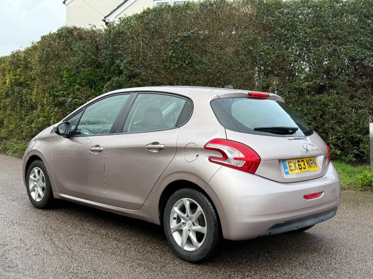 Peugeot, 208, Hatchback, 2013, Manual, 1199 (cc), 5 doors