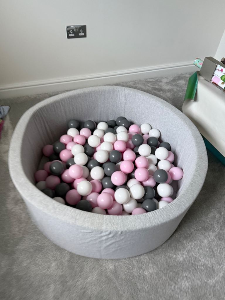 Children’s Ball Pit with Zip Bag