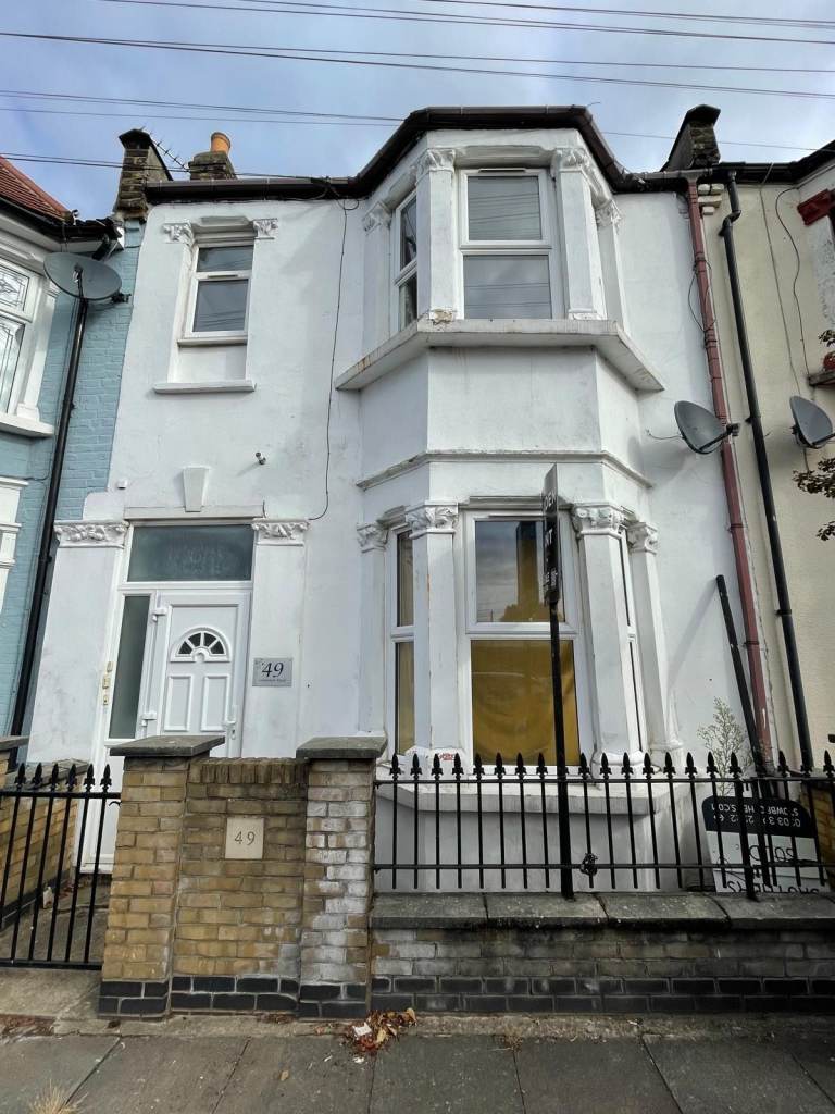 Large 1 Bedroom Flat to Rent Grosvenor Road E7