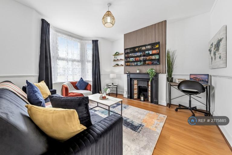 5 bedroom house in Stafford Road, London, E7 (5 bed) (#2775885)