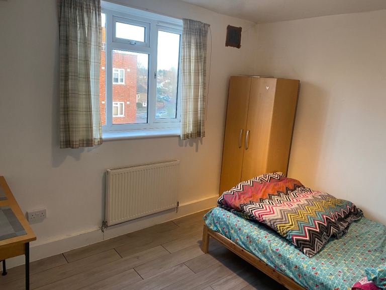 Double bed room including bills in Br1 4lf 