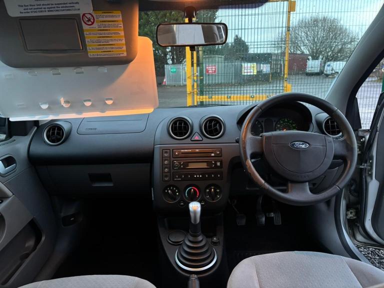 2003 Ford Fiesta 1.6 Ghia 5dr HATCHBACK Petrol Manual