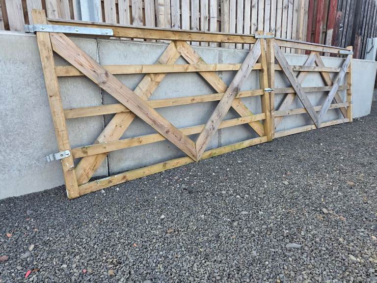 Pair of wooden drive way yard farm stables gates 