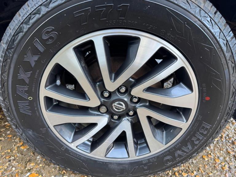  Nissan Navara 2.3 dCi Tekna Auto 4WD Euro 6 4dr Diesel Automatic