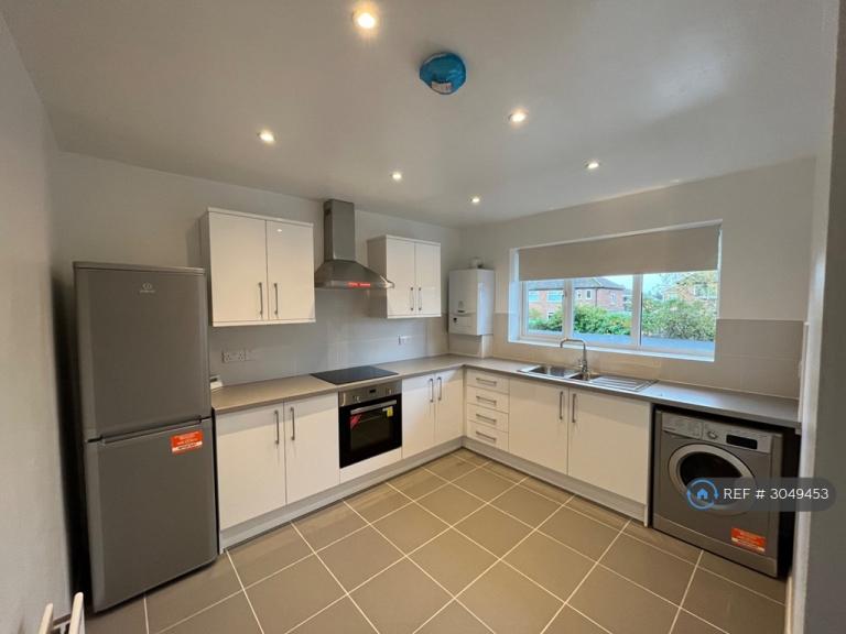 3 bedroom flat in Chapel House, Newcastle Upon Tyne, NE5 (3 bed) (#3049453)