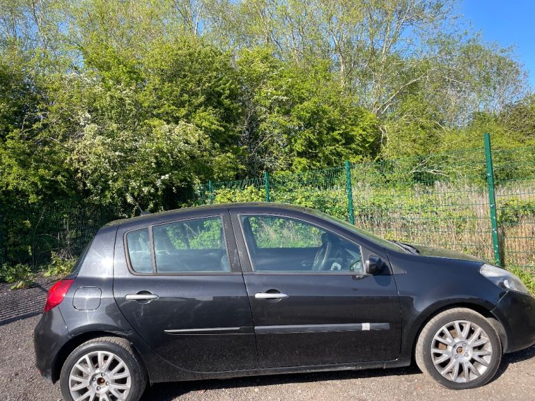 RENAULT CLIO 1.2 TCE DYNAMIQUE TOM TOM 60 REG BLACK 5 DOOR MOT OCTOBER 4TH 2026 TAX £165 YEAR 48+MPG