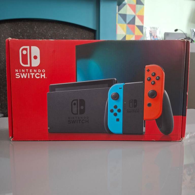 Nintendo Switch V2 (2019) - 32GB - Neon Blue/Neon Red Controllers