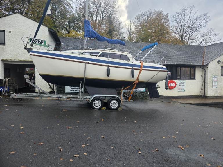 Leisure 23sl yacht sail boat and Galvanised 4 Wheeled trailer 