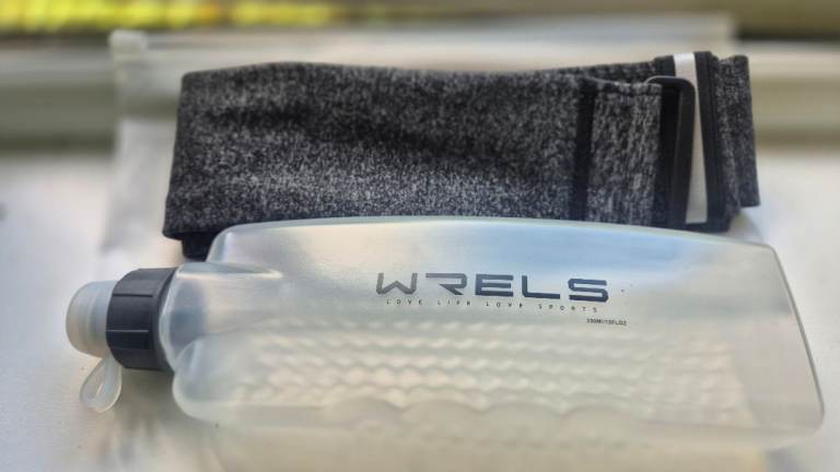 WRELS Running Belt with Water Bottle – Brand New