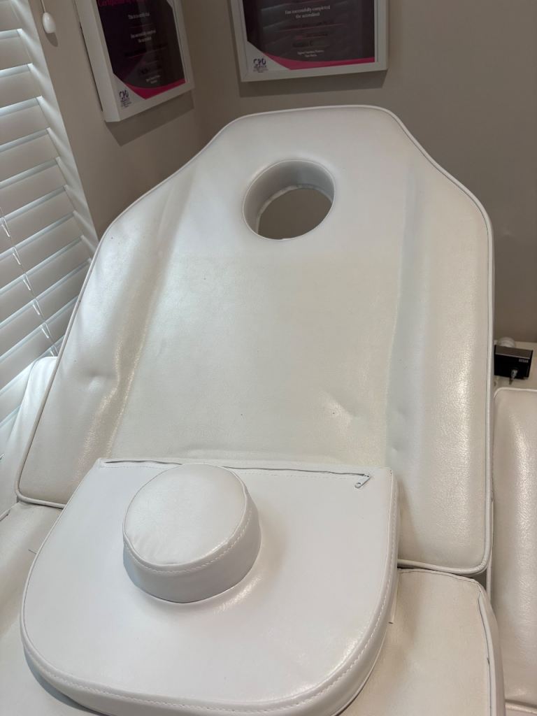 White Beauty/Massage Couch with Face Hole