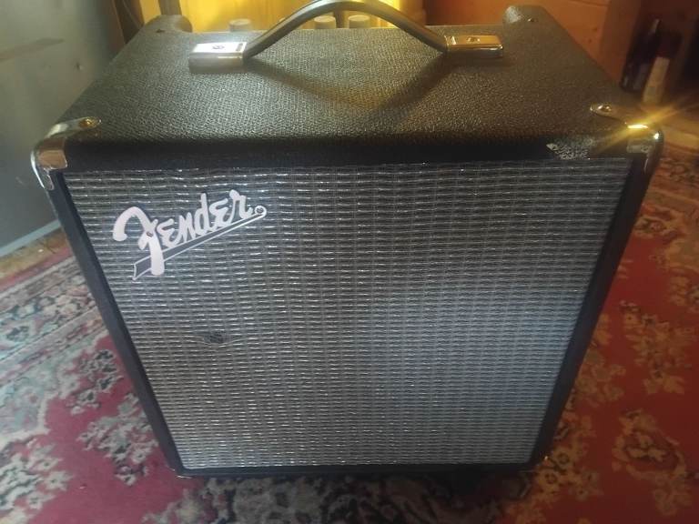 Fender Rumble 25 Bass Guitar Amplifier – Great Condition