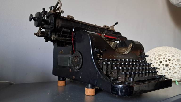 Vintage 1930s-1940s Olympia Model 8 Typewriter (untested)