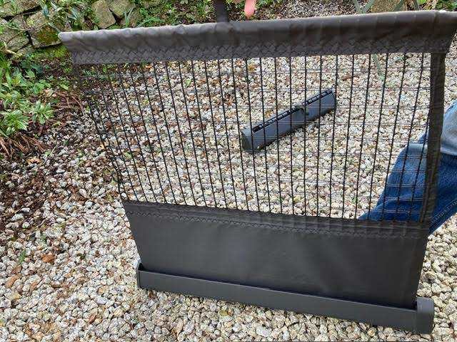 Volvo V70 Retractable Dog Guard / Luggage Guard