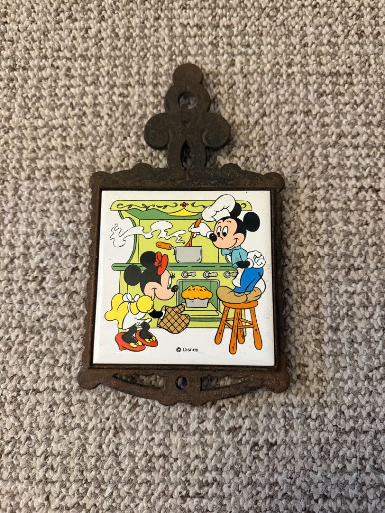 Vintage Walt Disney Mickey & Minne Mouse Cast Iron & Ceramic Tile Trivet Japan