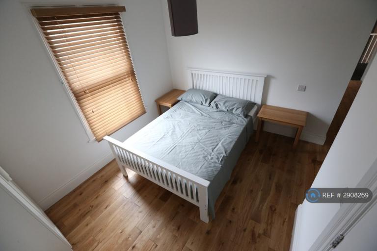 6 bedroom house in Cranbrook Road, London, SE8 (6 bed) (#2908269)