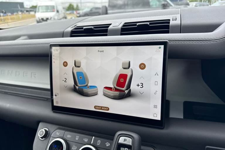 2025 Land Rover Defender 110 3.0 D250 MHEV X-Dynamic HSE Auto 4WD Euro 6 (s/s) 5dr SUV Automatic