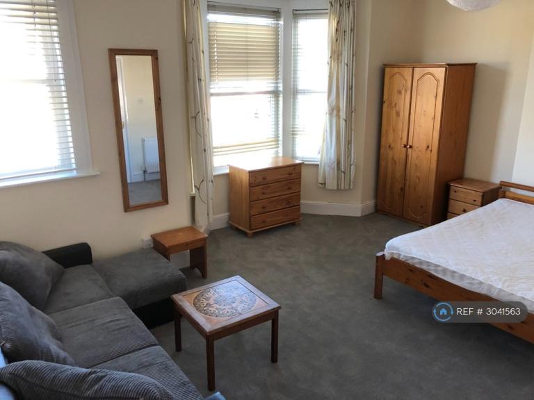 1 bedroom in Okehampton Road, Exeter, EX4 (#3041563)