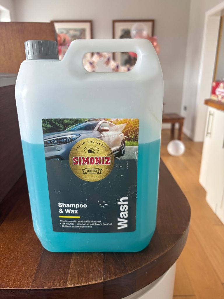 Simon is Car Shampoo