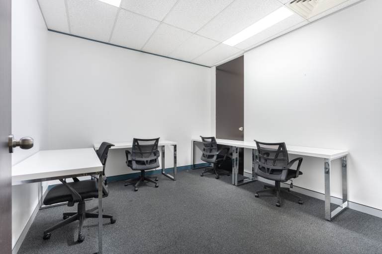 Gloucester - GL24NE \ Large Office Space for Up to 15 Desks