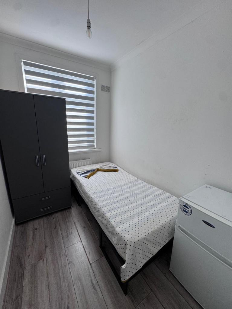 🏡✨TOTTENHAM HALE single🛏️