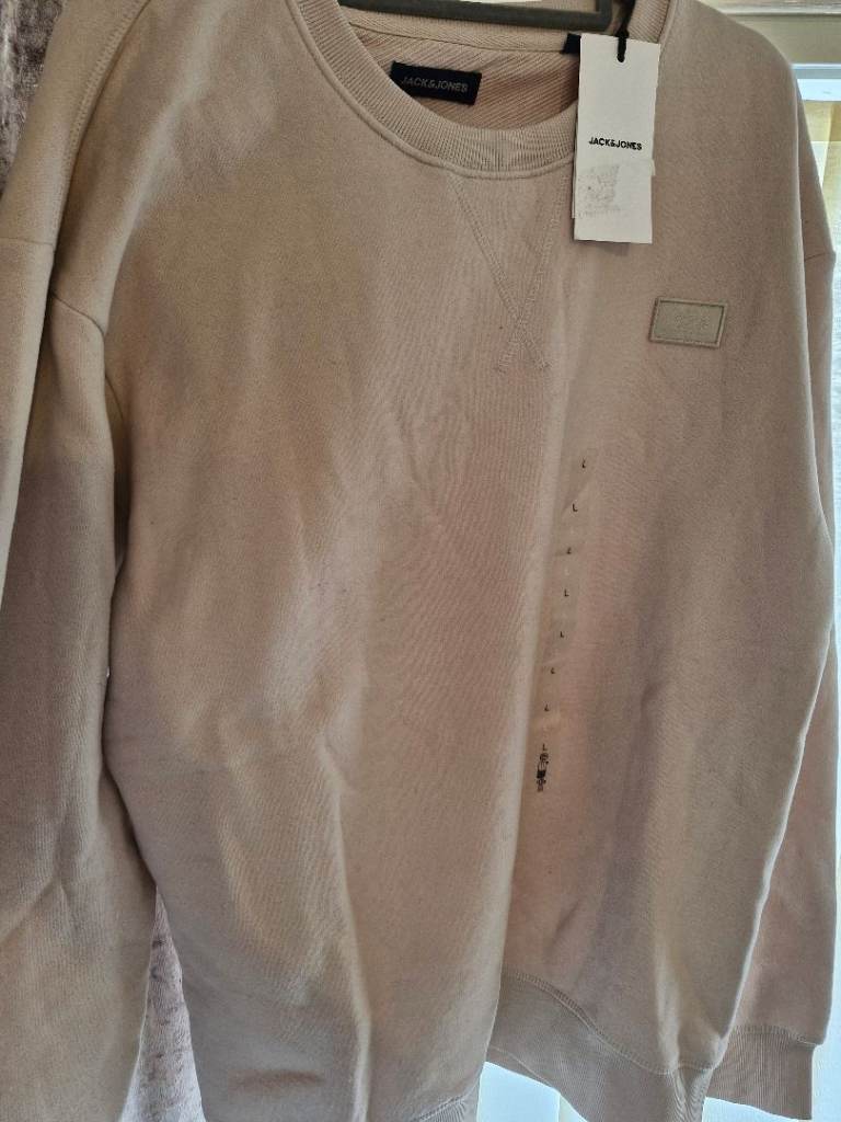 Mens jumper brand new with tags size large 